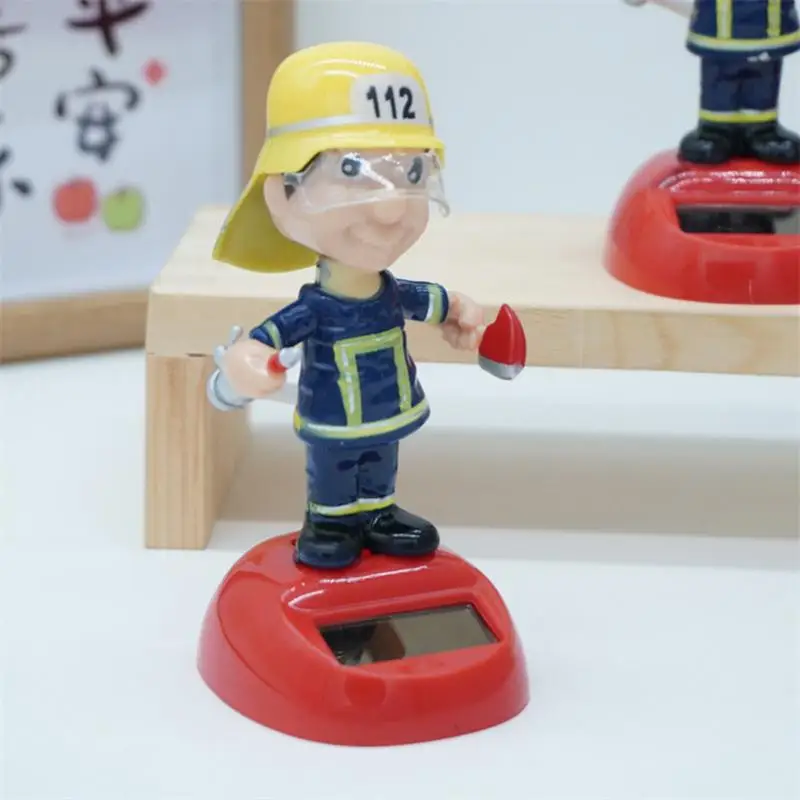 Neue Feuerwehrmann Solar Spielzeug Kreative Solar Schwingen Puppe Lustige Desktop Dekorationen Solar Schwingen Feuerwehrmann Auto Ornament Image