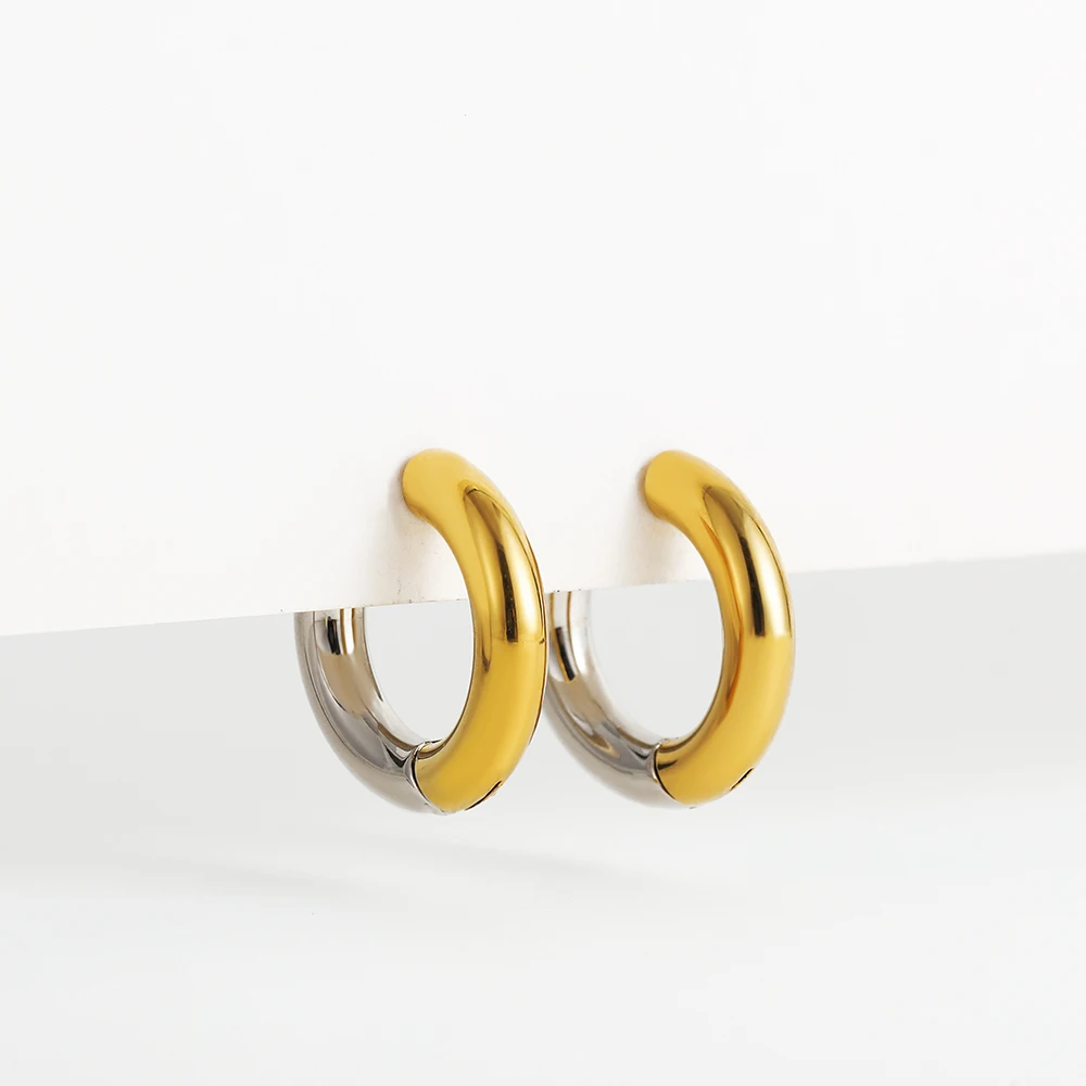 Punk Zwei Farben Edelstahl Runde Ring Huggies Ohrringe für Frauen Vergoldet Kreis Hoop Ohr Schnallen Klassische Solide Schmuck Image