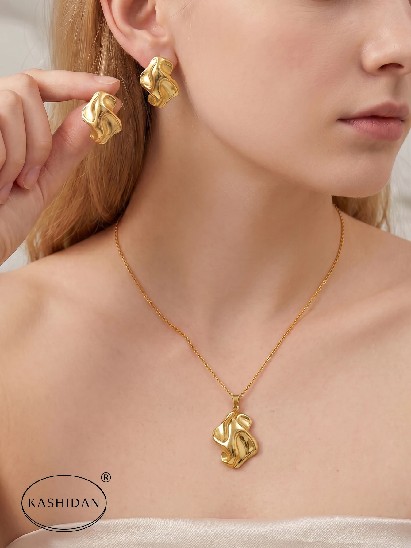 Modisches Edelstahl-Schmuckset für Damen Retro Gedrehter Seilknoten Anhänger Halskette Türklopfer Ohrstecker Image