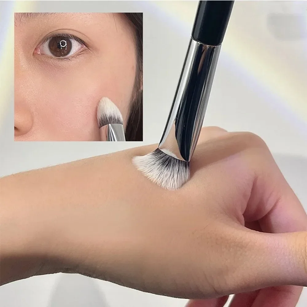 1 Stück Karsyngirl Beauty Brush Kosmetik-Make-up-Werkzeug - Dreiseitiger Pinsel für Foundation, Concealer, Konturierung und Highlighting
