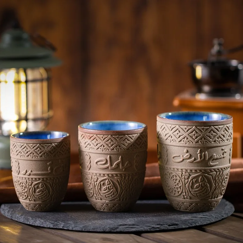 Yam-Kaffeetasse im Nahen Osten-Stil, arabische Schriftzug-Entlastungs-Teetasse, einfache Retro-Wassertasse aus grobem Ton Image