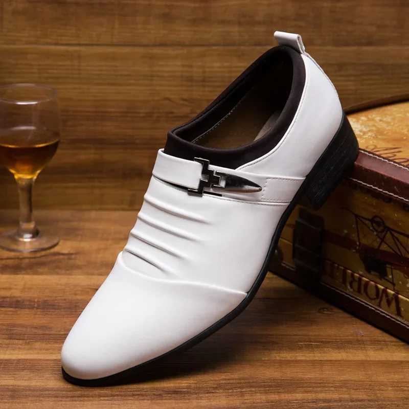 Bestseller Herrenschuhe Große Größe 48 Casual Business Lederschuhe Herren Spitze Hochzeitsschuhe Klassische Weiße Formelle Herrenschuhe