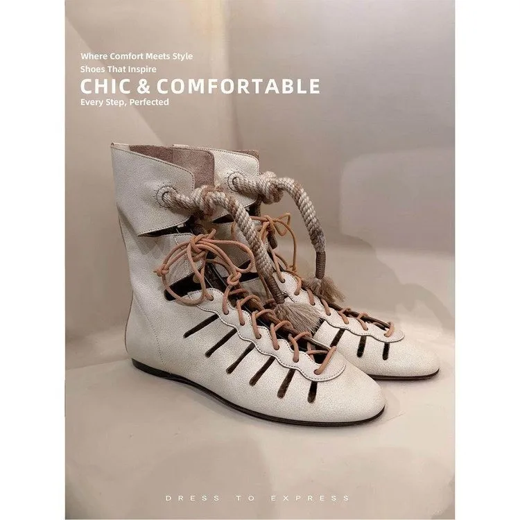 Nischen-Design 2026 Neue Damen-Kurzstiefel Braun Vintage Ausgehöhlte Innenhöhe-Verstärkende Sandalen Kreuzriemen Römische Schuhe