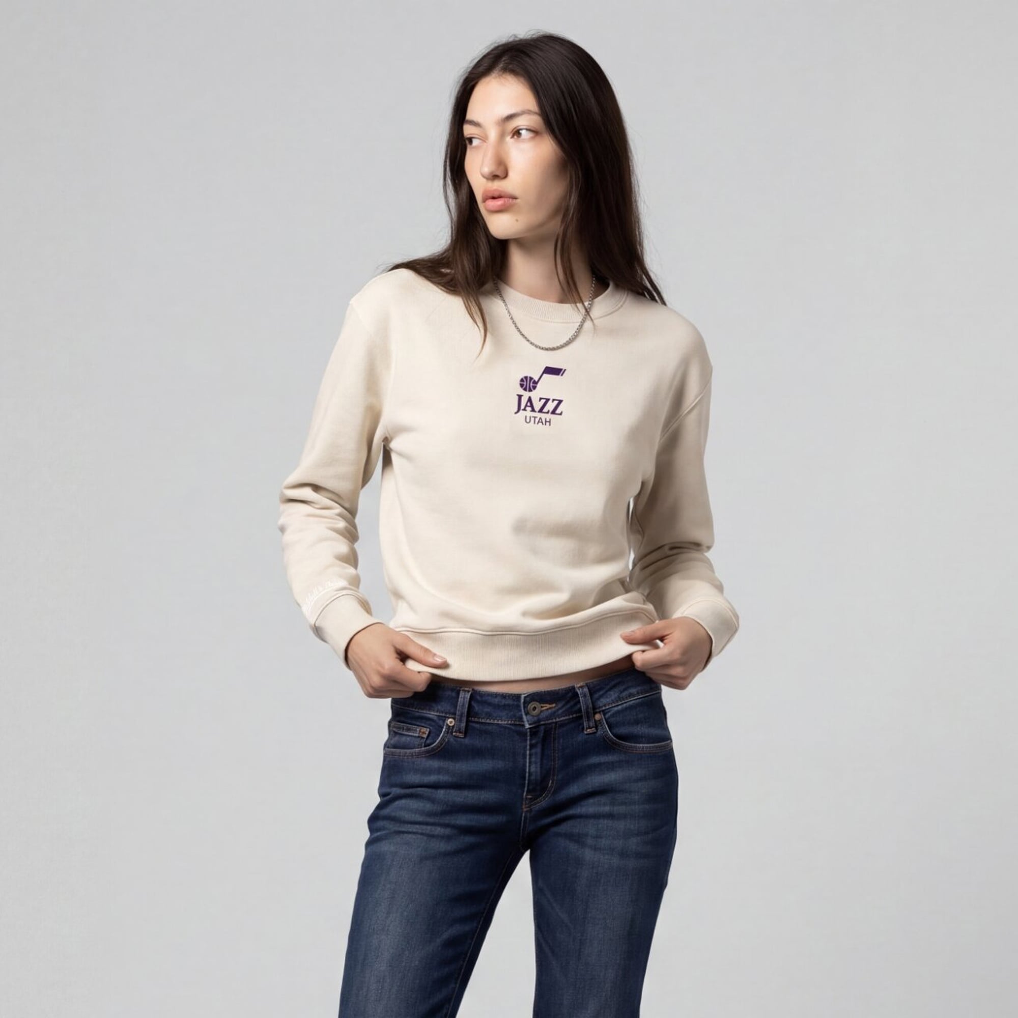 Mitchell & Ness Damen-Fleece-Sweatshirt „Utah Jazz Core Essentials Micro Logo“ in Creme