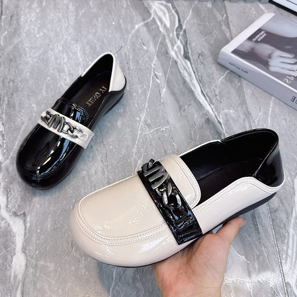 Mode Patent Leder Frauen Schuhe Plus Größe Casual Flache Schuhe Gold Kette Weibliche Mullers Halbe Hausschuhe Frauen Müßiggänger