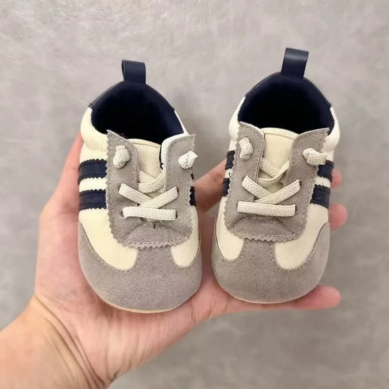 Modische, farblich abgesetzte Freizeitschuhe mit Schnürung für Frühling und Herbst, Freizeitschuhe für Babys von 0–18 Monaten, flache Schuhe, Lauflernschuhe für Babys