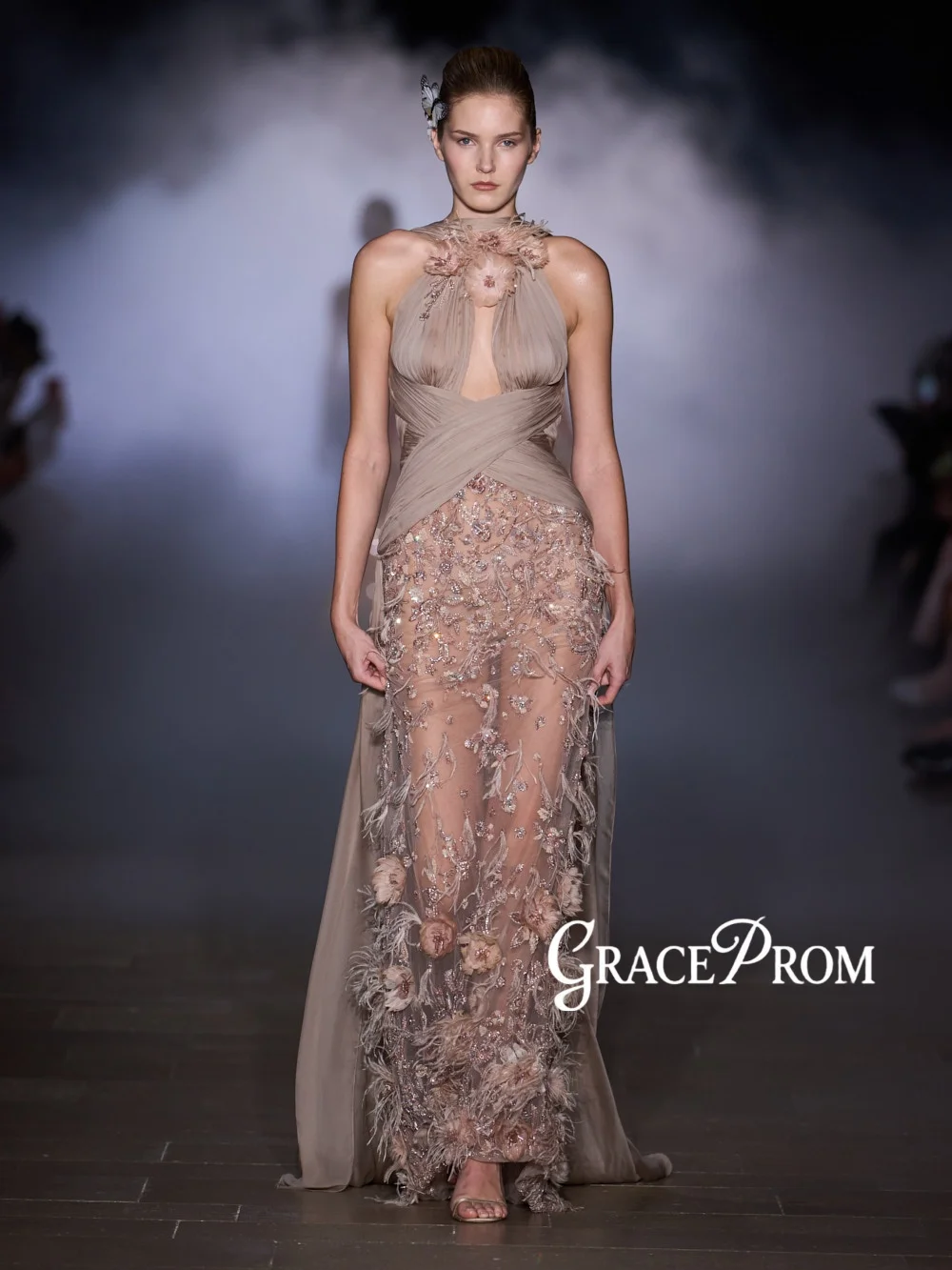 Chic Illusion Beaded Evening Dress Gorgeous Feathered 3D Floral Red Carpet Gowns New Customized Halter Straight Banquet Gowns
