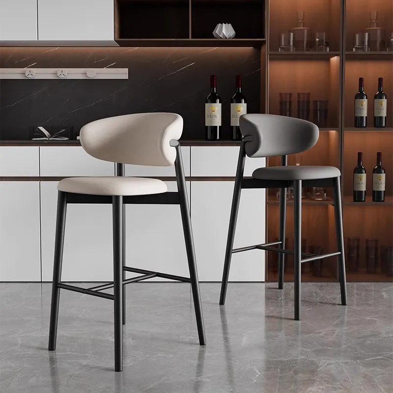 Minimalistische Barhocker im italienischen Stil, cremefarbene Rückenlehne, moderner Küchen-Barhocker, Walnuss-Schwarz, robust, Sgabello Cucina Alto Furniture