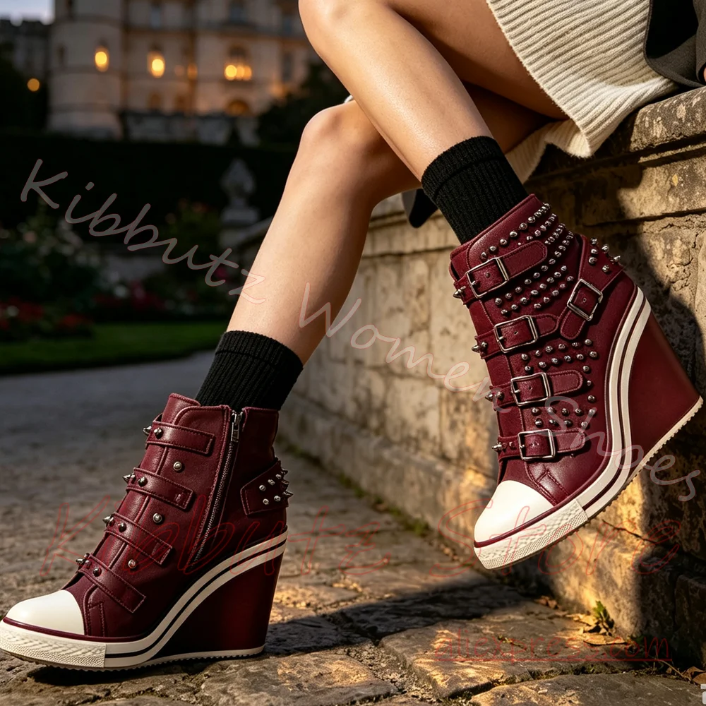 Nietenverzierte Keilabsatz-Plateau-Sneaker, Leder, Nieten, Stiefeletten, mehrere Schnallen, Nieten, Canvas, Gothic-Punk-Schuhe, einfarbig, gemischte Farben, Neu