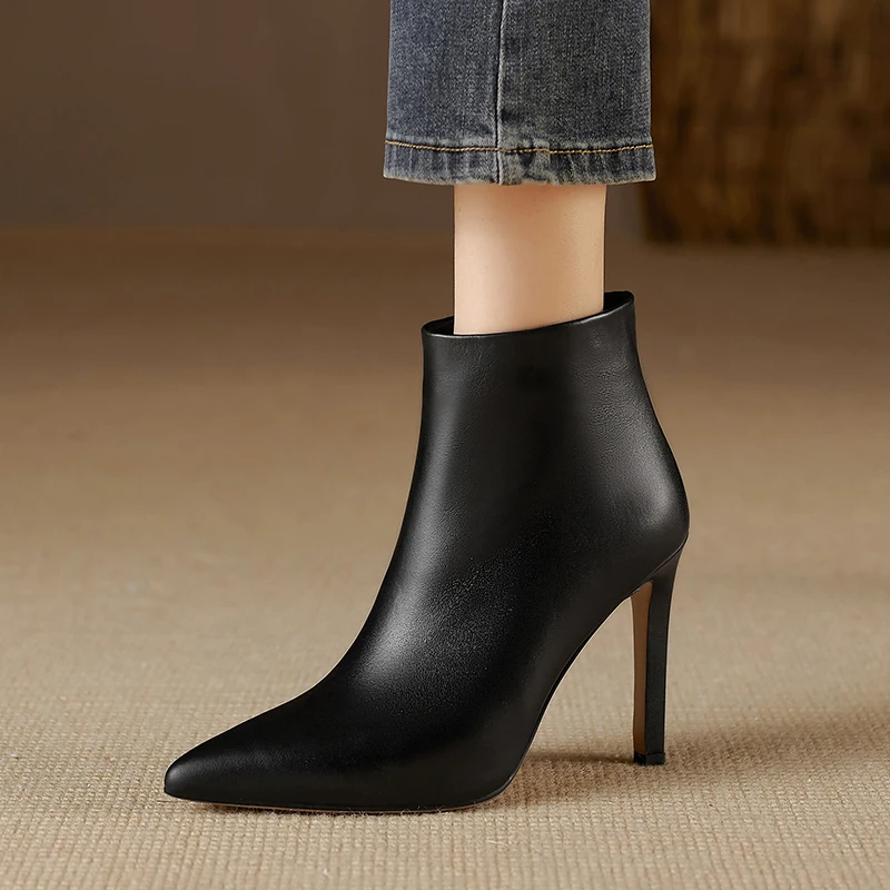 Damen-Stiefeletten mit seitlichem Reißverschluss, elegante Damenschuhe, sexy Stiefeletten mit Absatz, spitze Zehen, aus echtem Leder, schlichtes Design, in Beige und Schwarz.