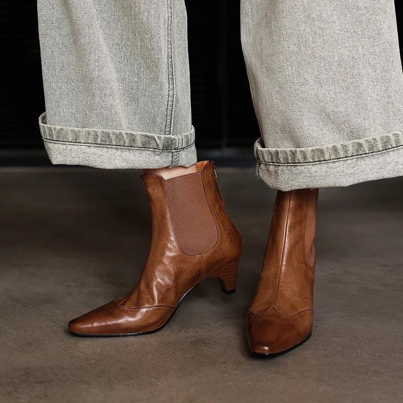 Winter 2027 Handgefertigte Echtleder-Schafsfell-Stiefeletten mit Spitzer Zehenpartie Chelsea-Stiefel Modische Damenstiefel Elegante Damenschuhe