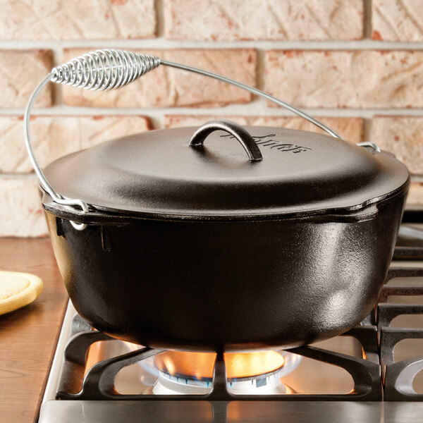 Lodge L10DO3 7 Qt. Pre-Seasoned Cast Iron Dutch Oven with Spiral Bail Handle