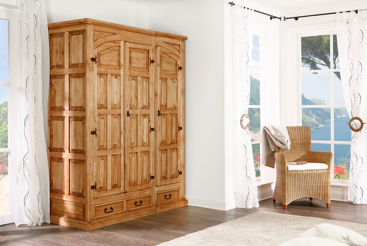 Kleider-/Dielenschrank, 3 Türen Image