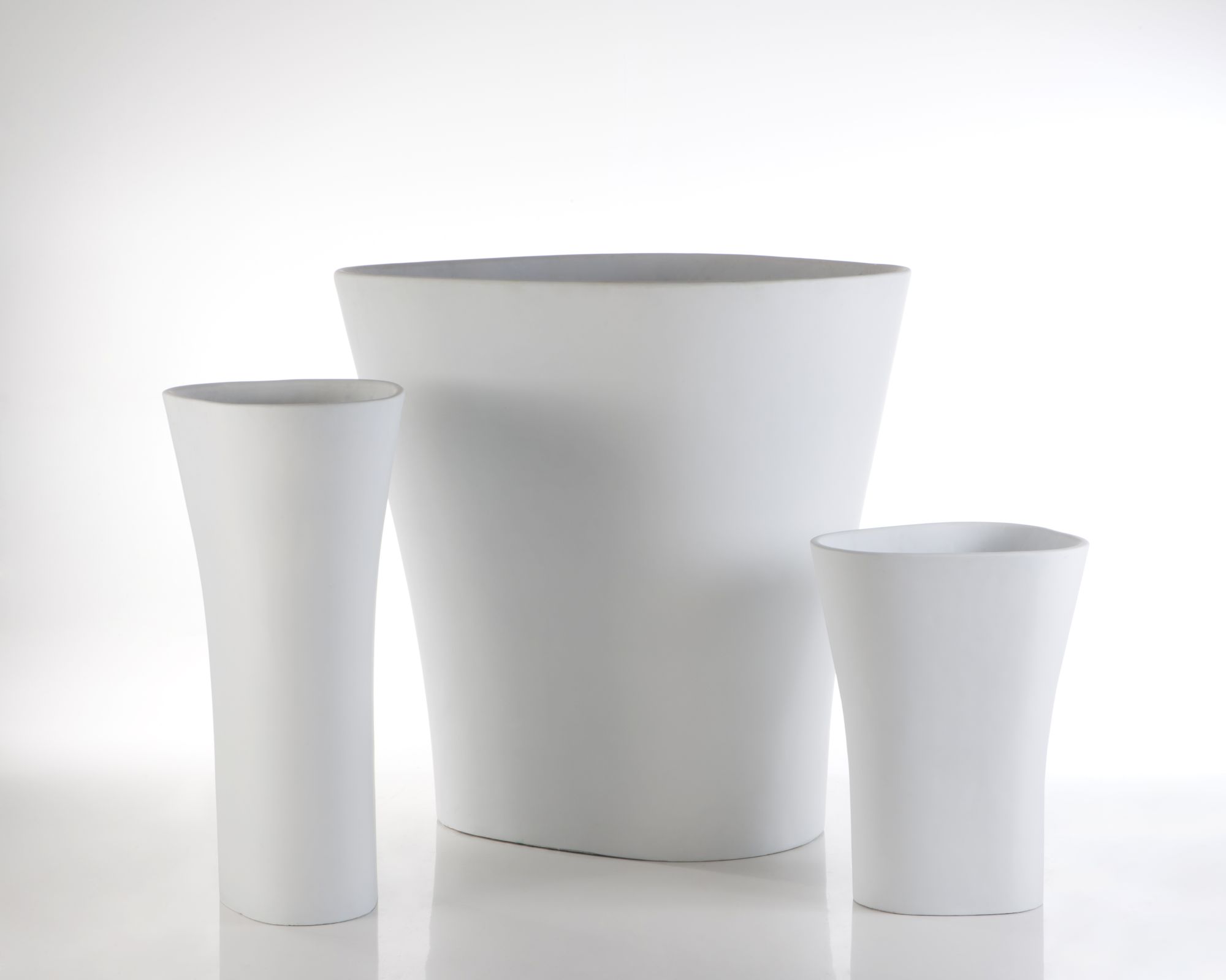 Vondom »BONES« Outdoor Pflanzengefäss M / Basic Matt / Taupe / B 46 x H 100 x T 55 cm Image