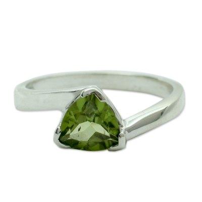 'Scintillating Jaipur' - Solitaire Peridot Ring Crafted in Sterling Silver